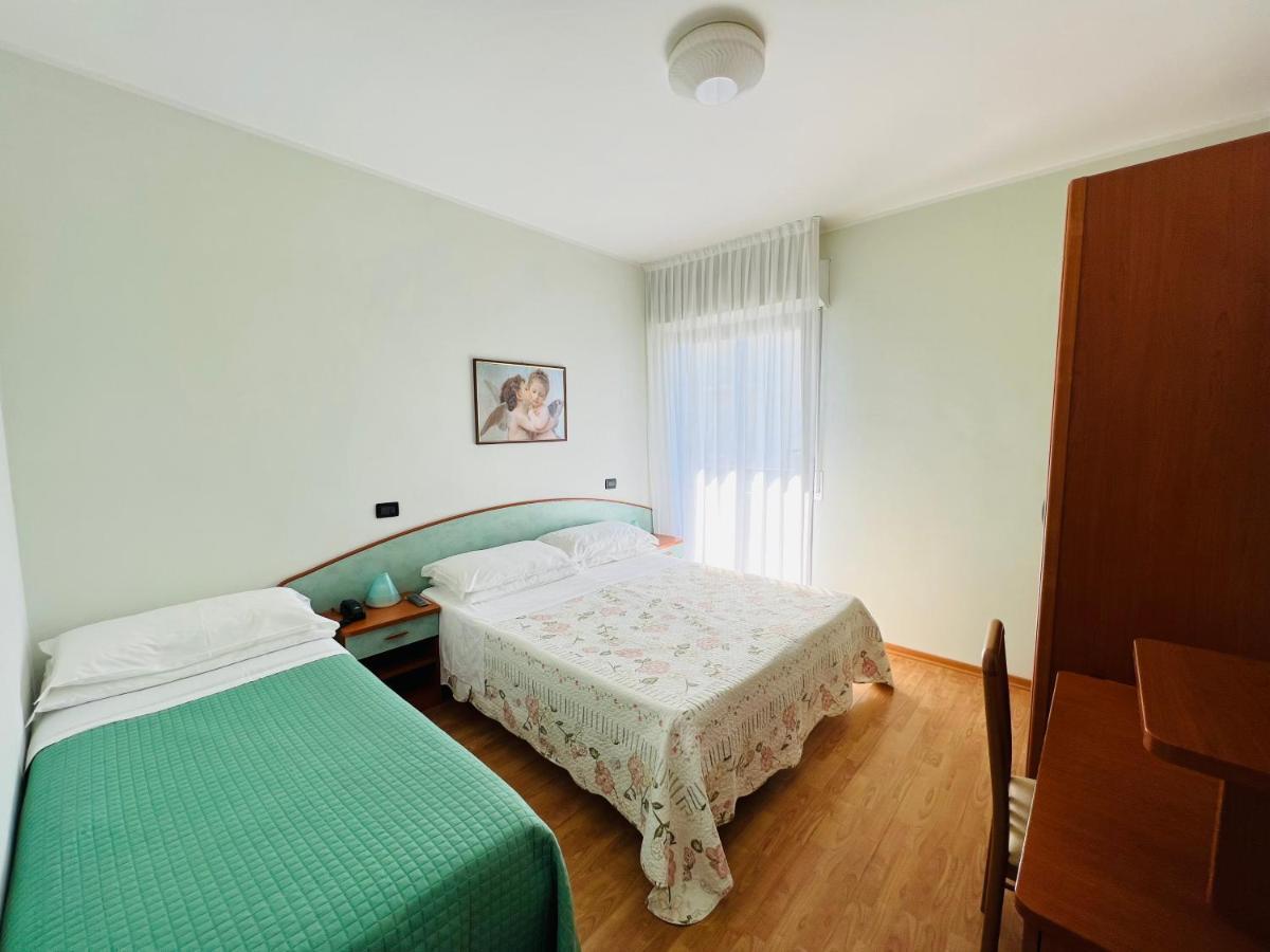 Hotel Betty Rimini Exterior photo