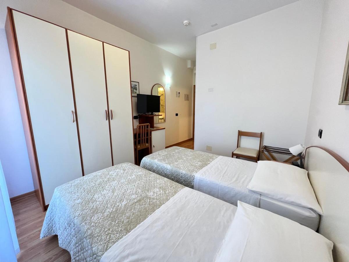 Hotel Betty Rimini Exterior photo